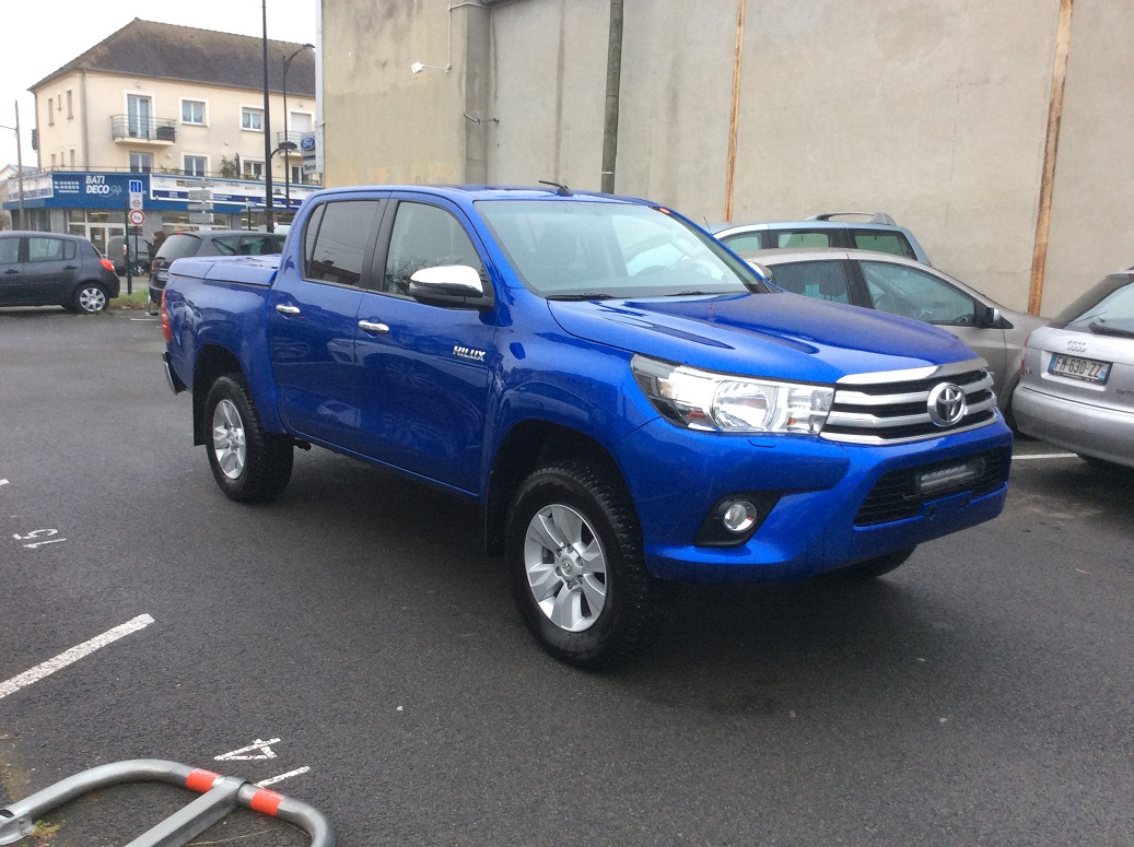 Toyota Hilux IV 4WD 2.4 D-4D 150 DOUBLE CABINE